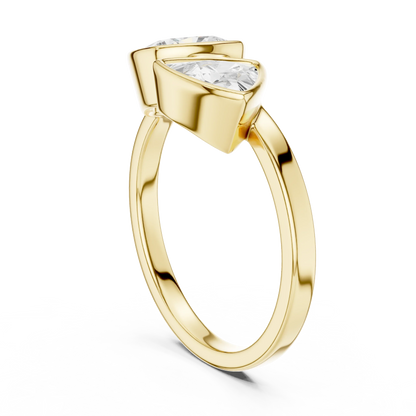 Bezel Toi et Moi yellow gold ring with cushion and trillion lab-grown diamonds back view