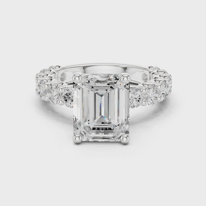 Nina Royal Grace Emerald Diamond Ring