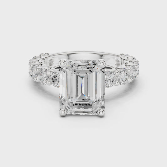 Nina Royal Grace Emerald Diamond Ring